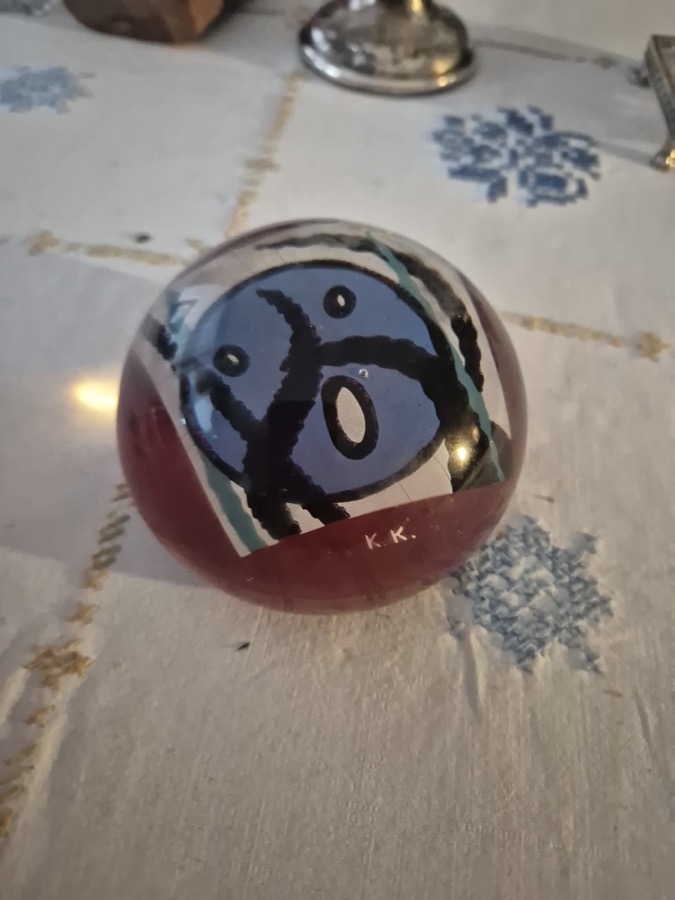 Signierte Glaskugel von Kiki Kogelnik
